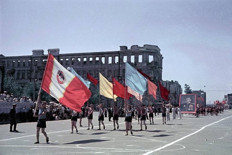 cccp.fun Парад физкультурников в Сталинграде 4